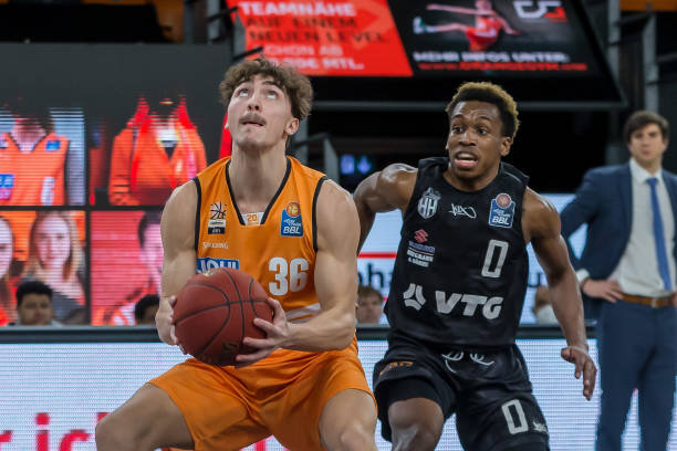 一个已经在 一个已经在